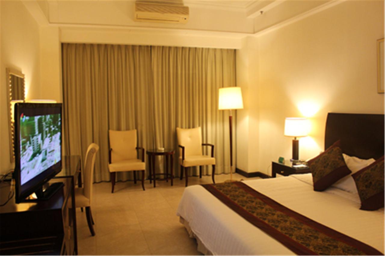 Clifford Golden Lake Hotel Фошань Экстерьер фото