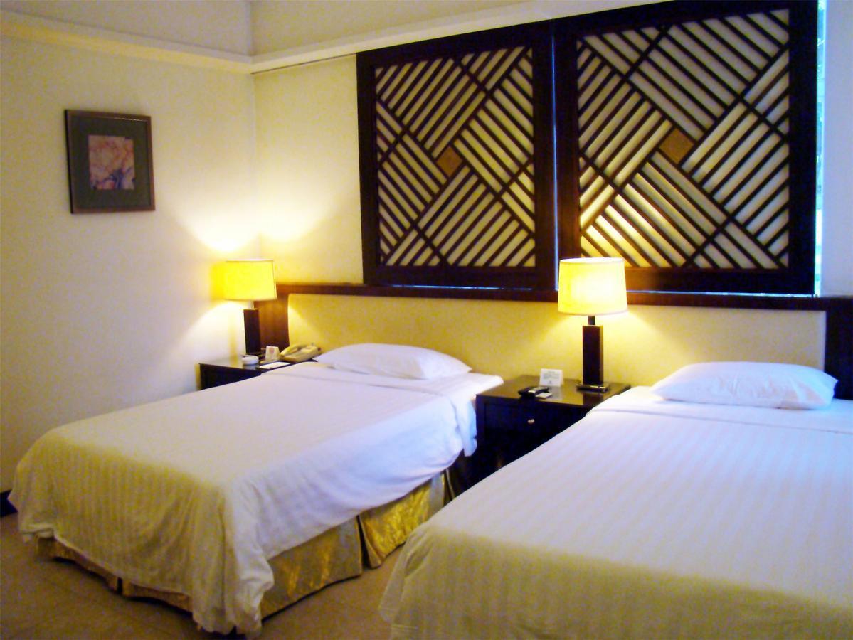 Clifford Golden Lake Hotel Фошань Экстерьер фото