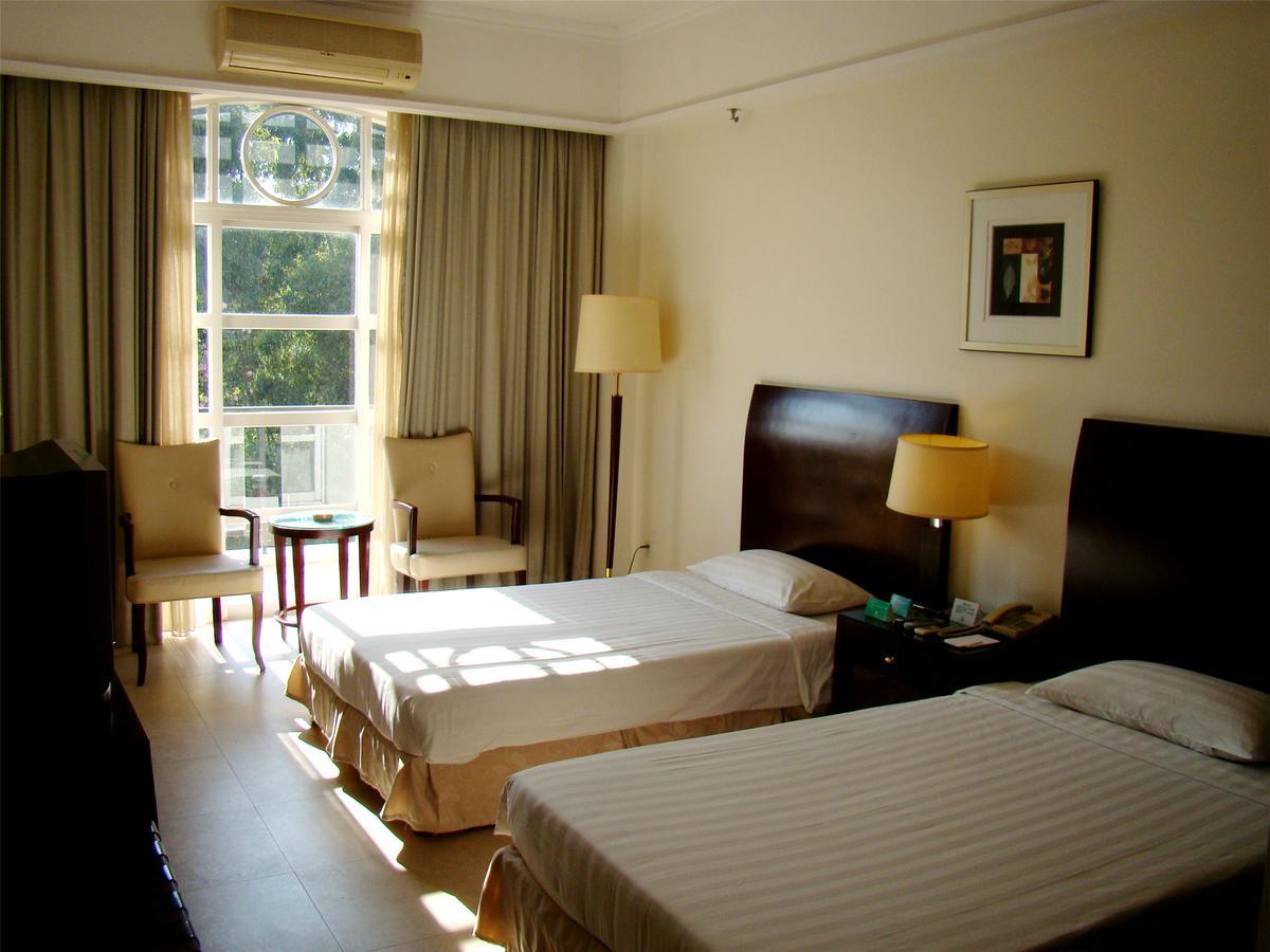 Clifford Golden Lake Hotel Фошань Экстерьер фото
