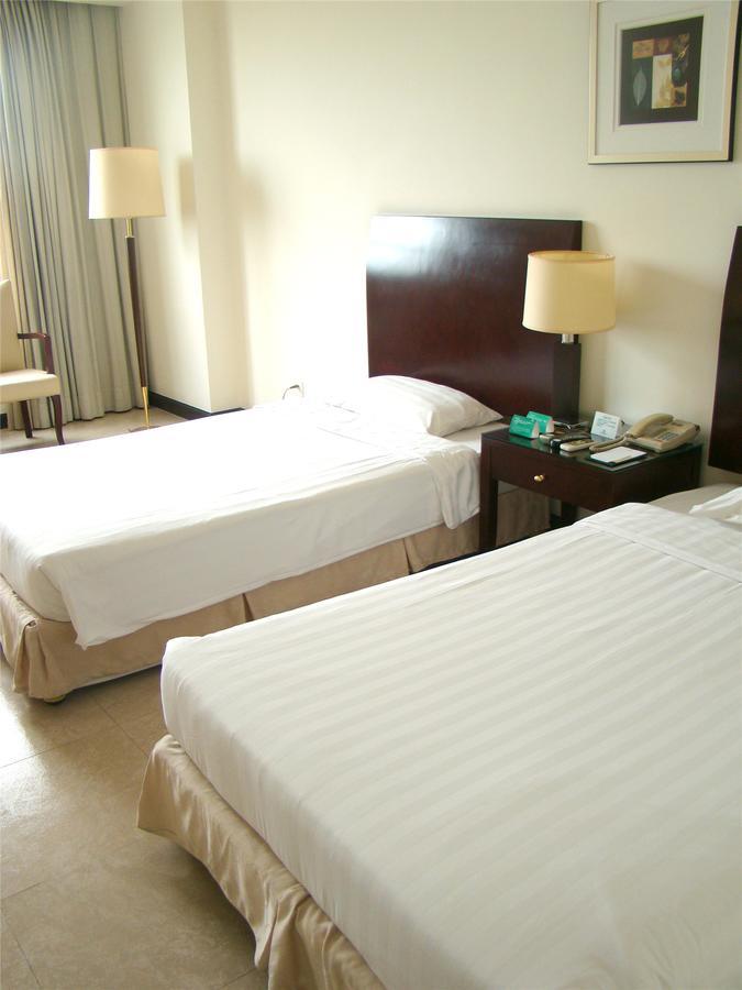Clifford Golden Lake Hotel Фошань Экстерьер фото