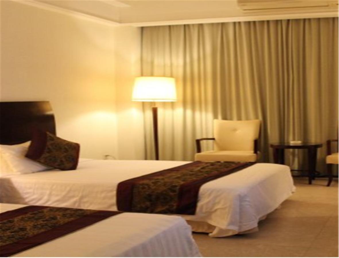 Clifford Golden Lake Hotel Фошань Экстерьер фото