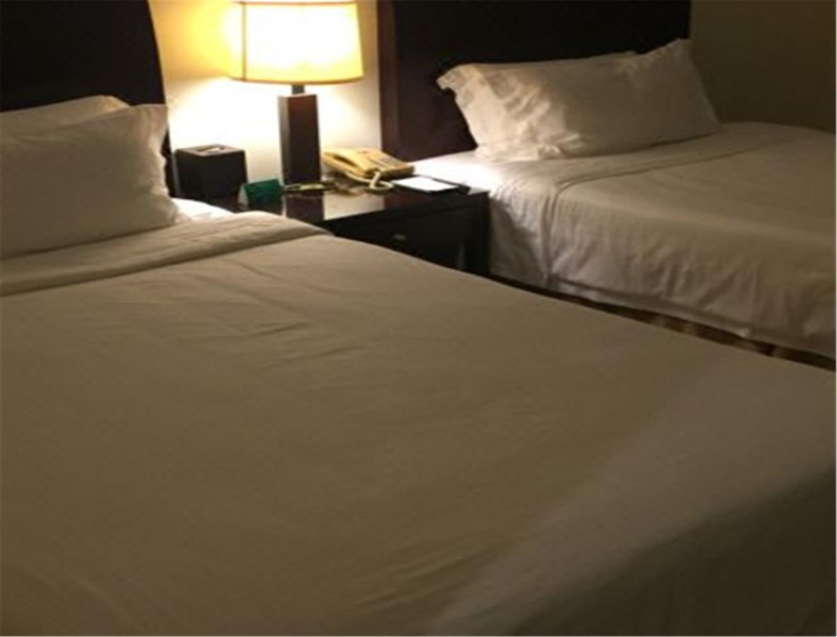 Clifford Golden Lake Hotel Фошань Экстерьер фото