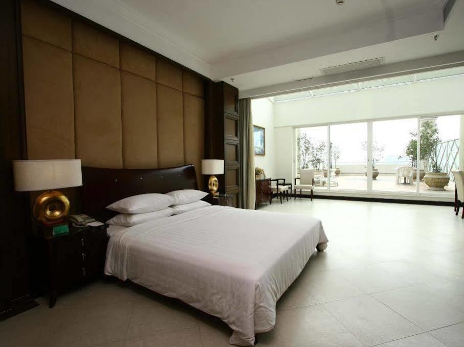 Clifford Golden Lake Hotel Фошань Экстерьер фото