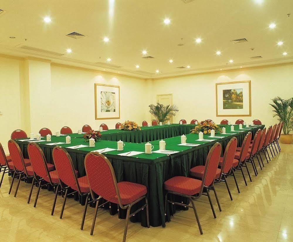 Clifford Golden Lake Hotel Фошань Экстерьер фото