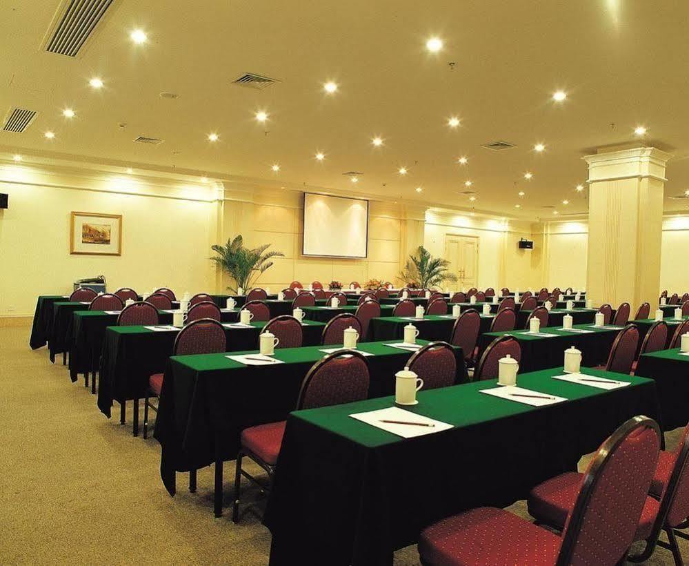 Clifford Golden Lake Hotel Фошань Экстерьер фото