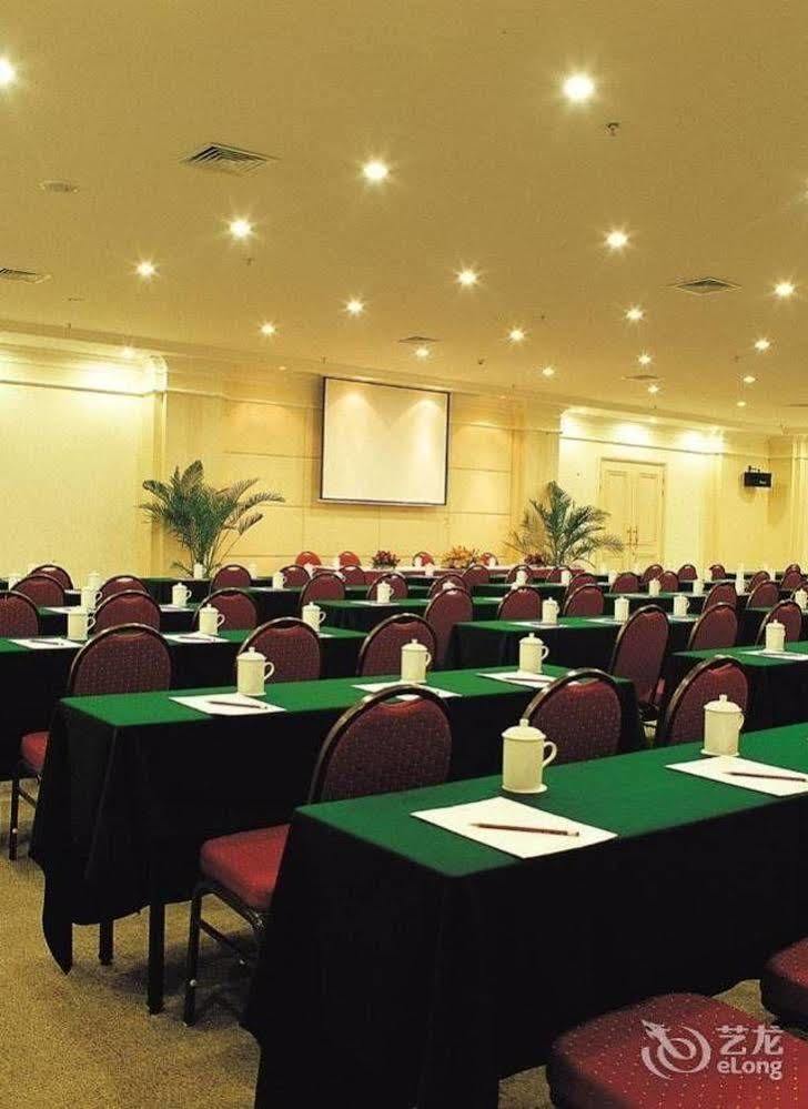 Clifford Golden Lake Hotel Фошань Экстерьер фото